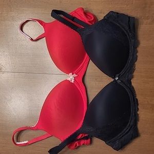 Victoria's Secret 38D - 2 bras